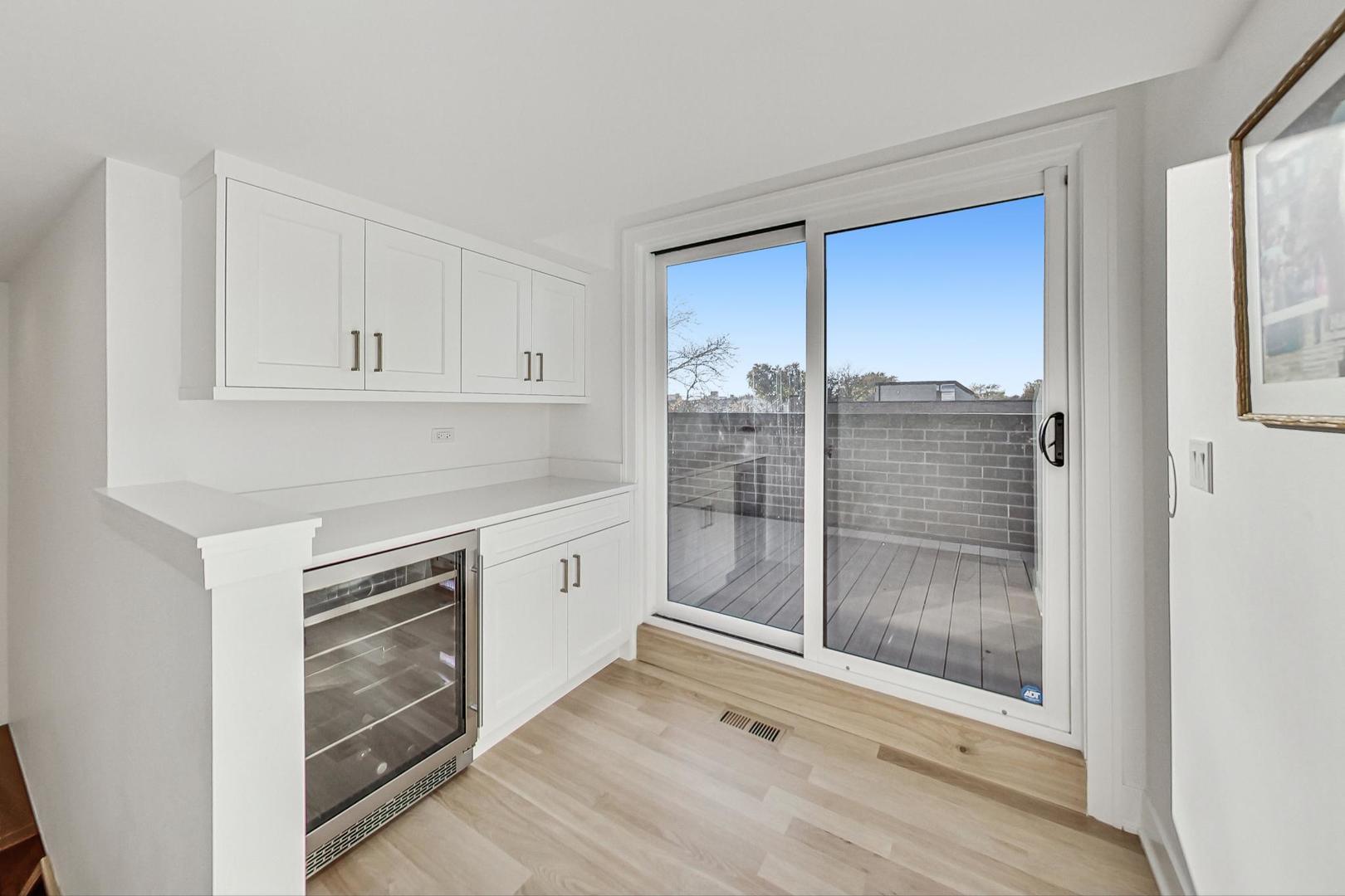 1462 W Byron Street Unit: PH