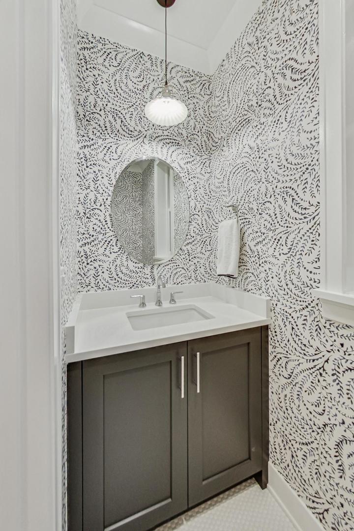 1462 W Byron Street Unit: PH