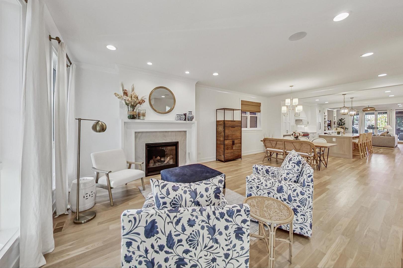 1462 W Byron Street Unit: PH