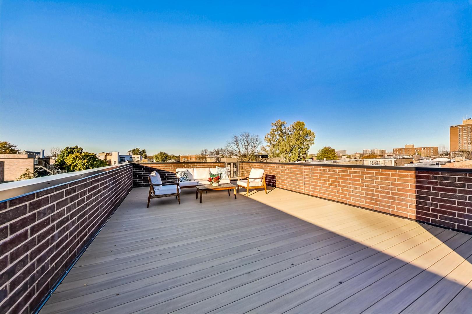 1462 W Byron Street Unit: PH