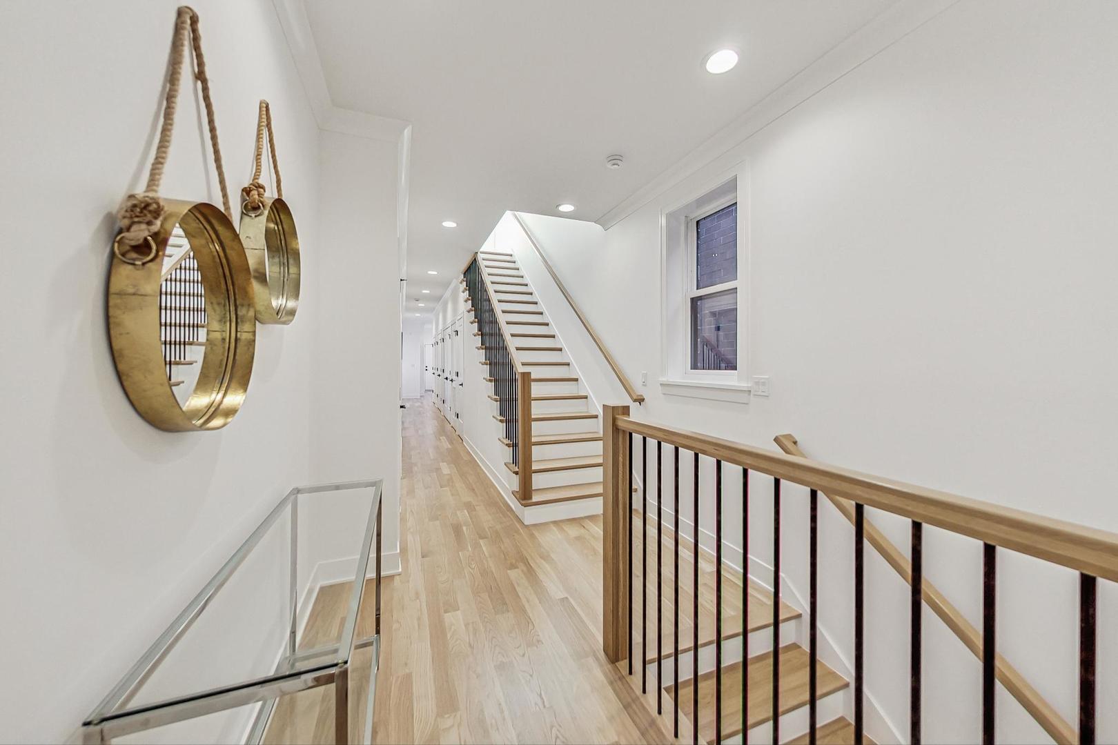 1462 W Byron Street Unit: PH