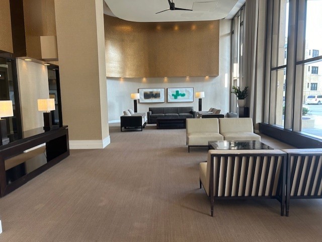 3930 N PINE GROVE Avenue Unit: 1608