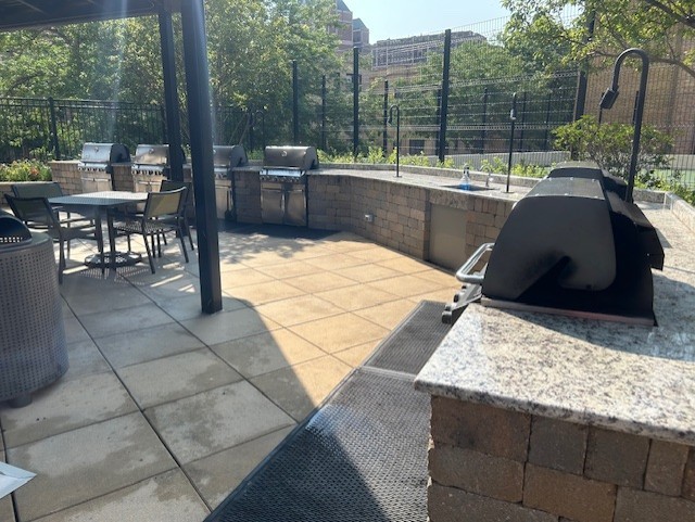 3930 N PINE GROVE Avenue Unit: 1608