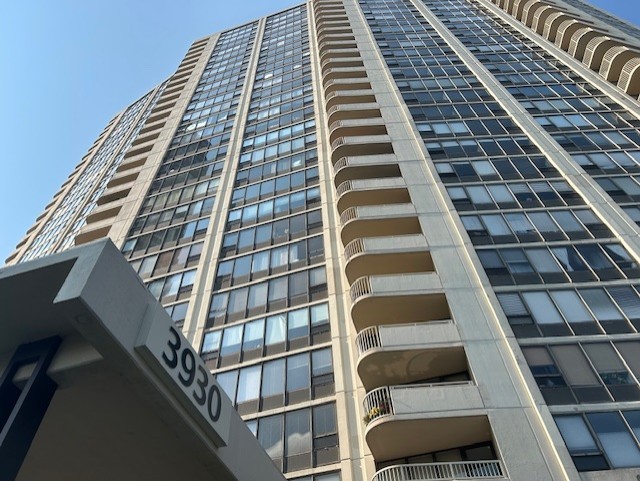 3930 N PINE GROVE Avenue Unit: 1608