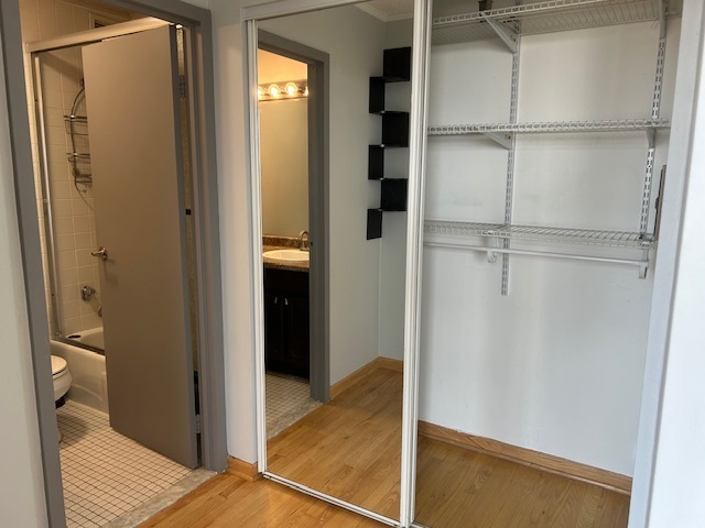3930 N PINE GROVE Avenue Unit: 1608