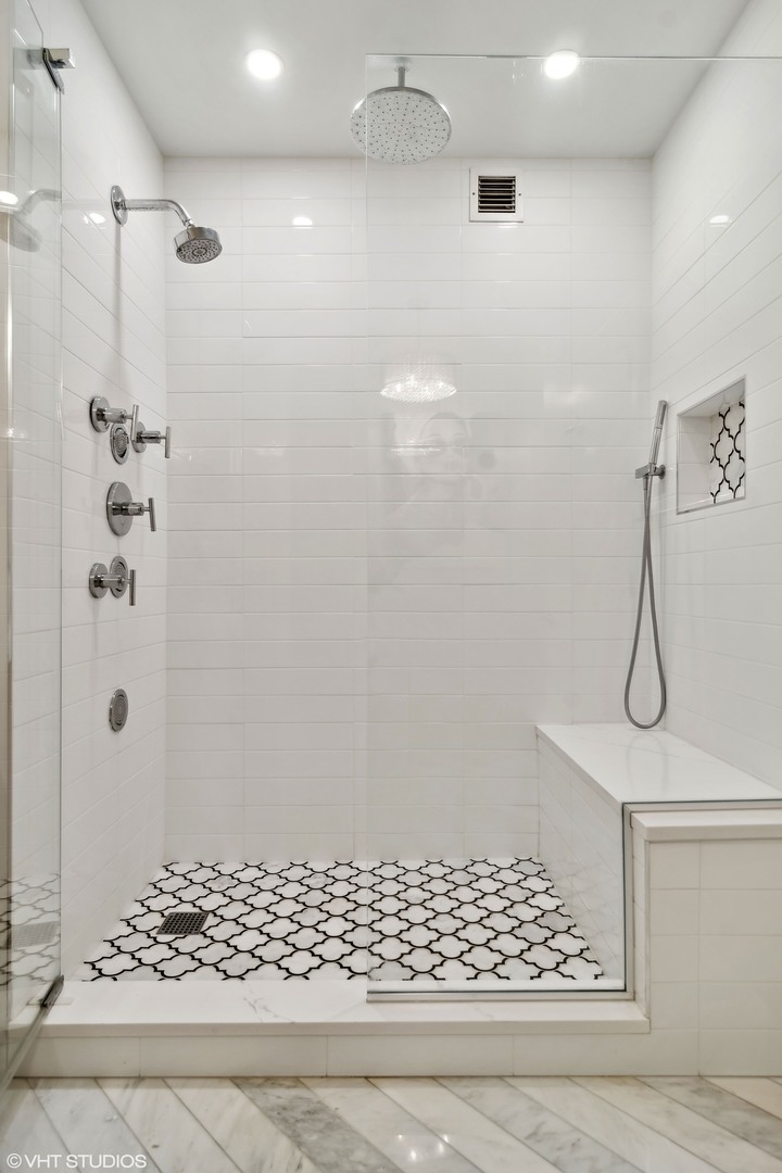 33 W ONTARIO Street Unit: 45B