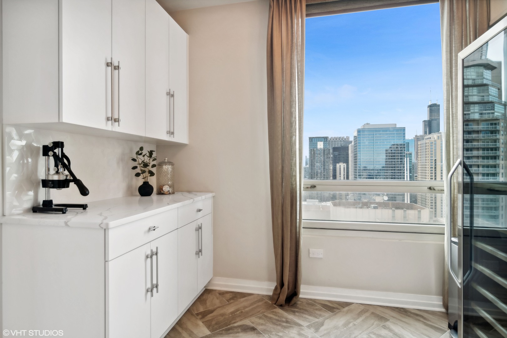 33 W ONTARIO Street Unit: 45B