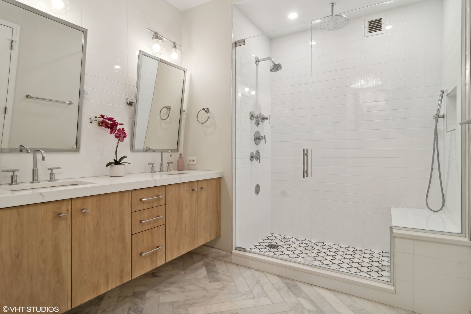 33 W ONTARIO Street Unit: 45B