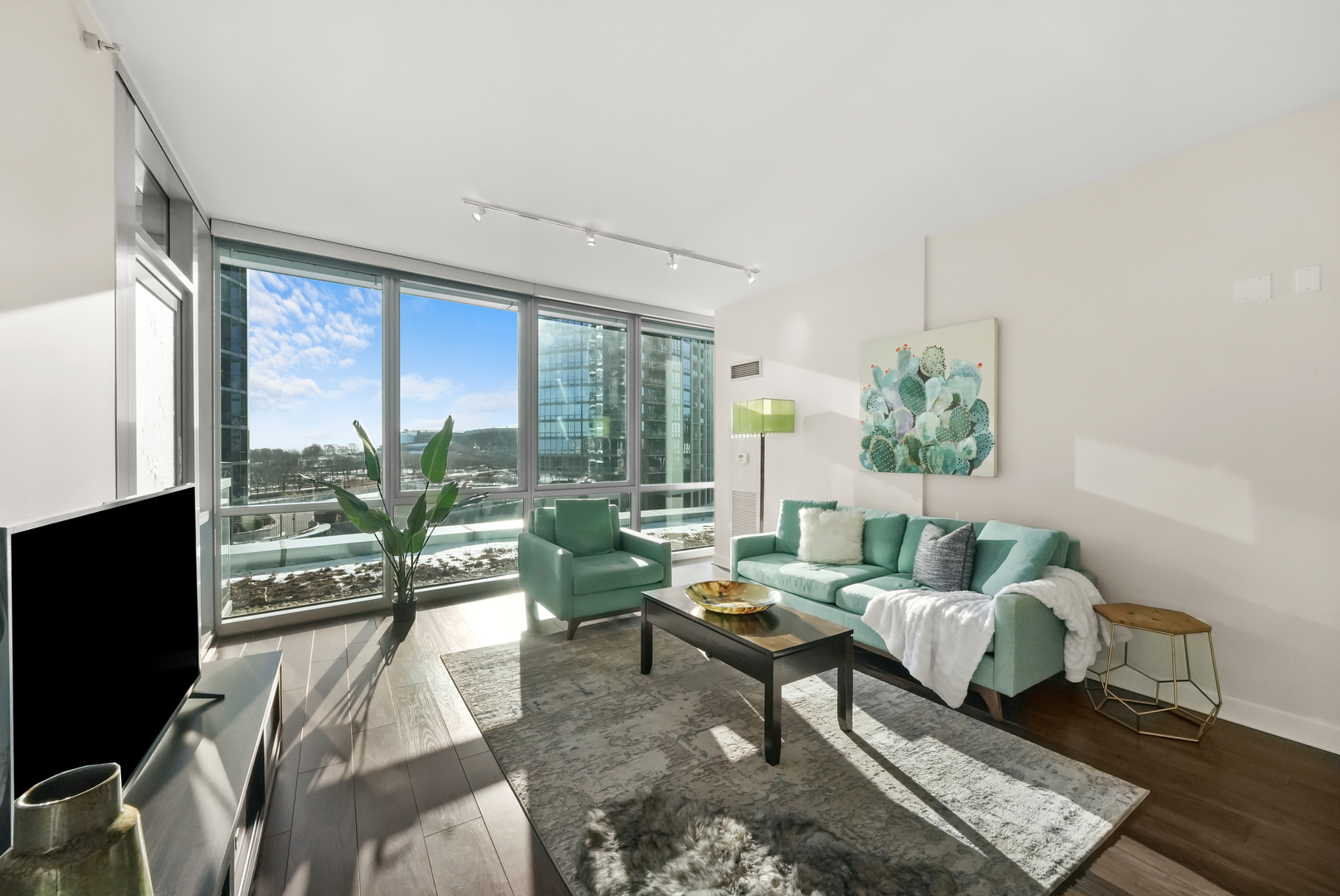 1201 S Prairie Avenue Unit: 604