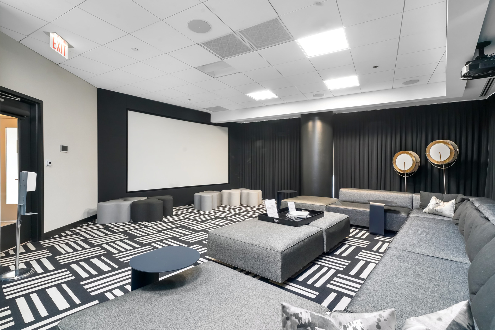 1201 S Prairie Avenue Unit: 604