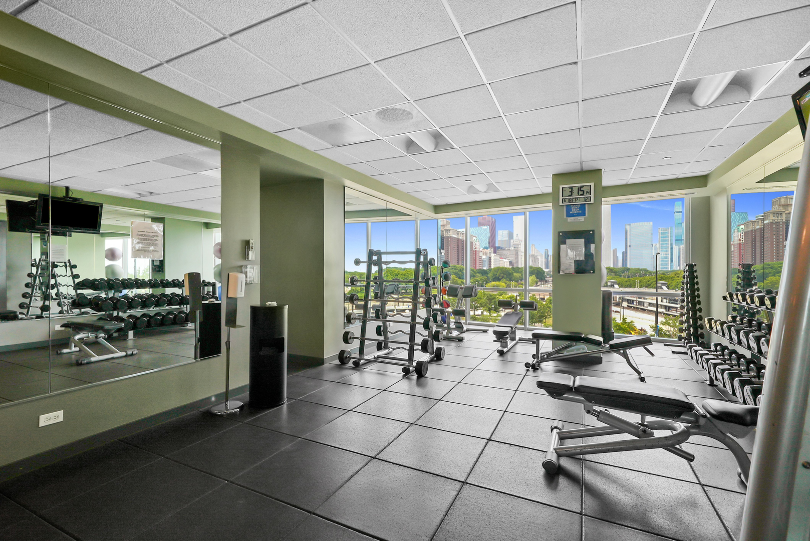 1201 S Prairie Avenue Unit: 604