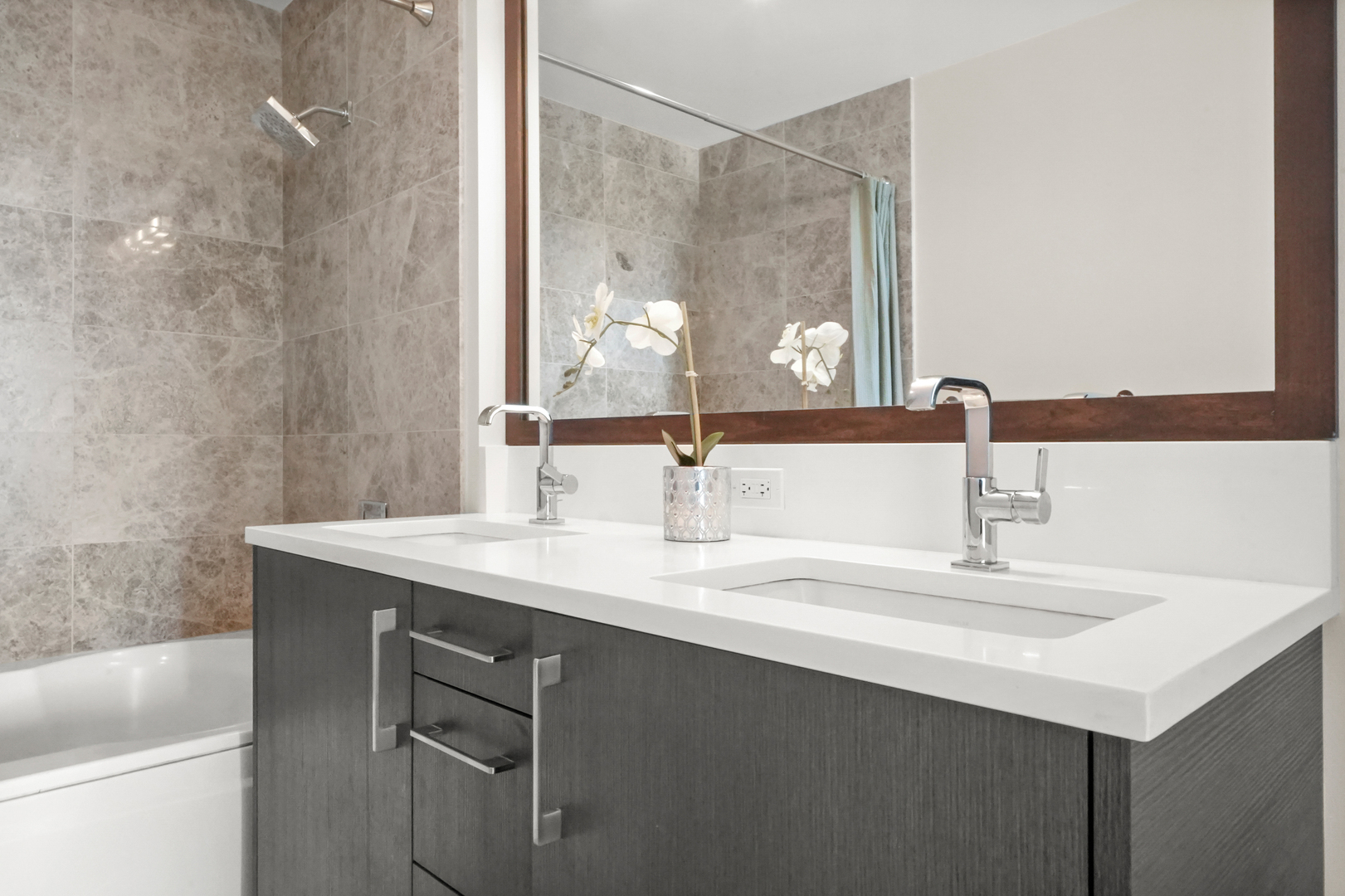 1201 S Prairie Avenue Unit: 604