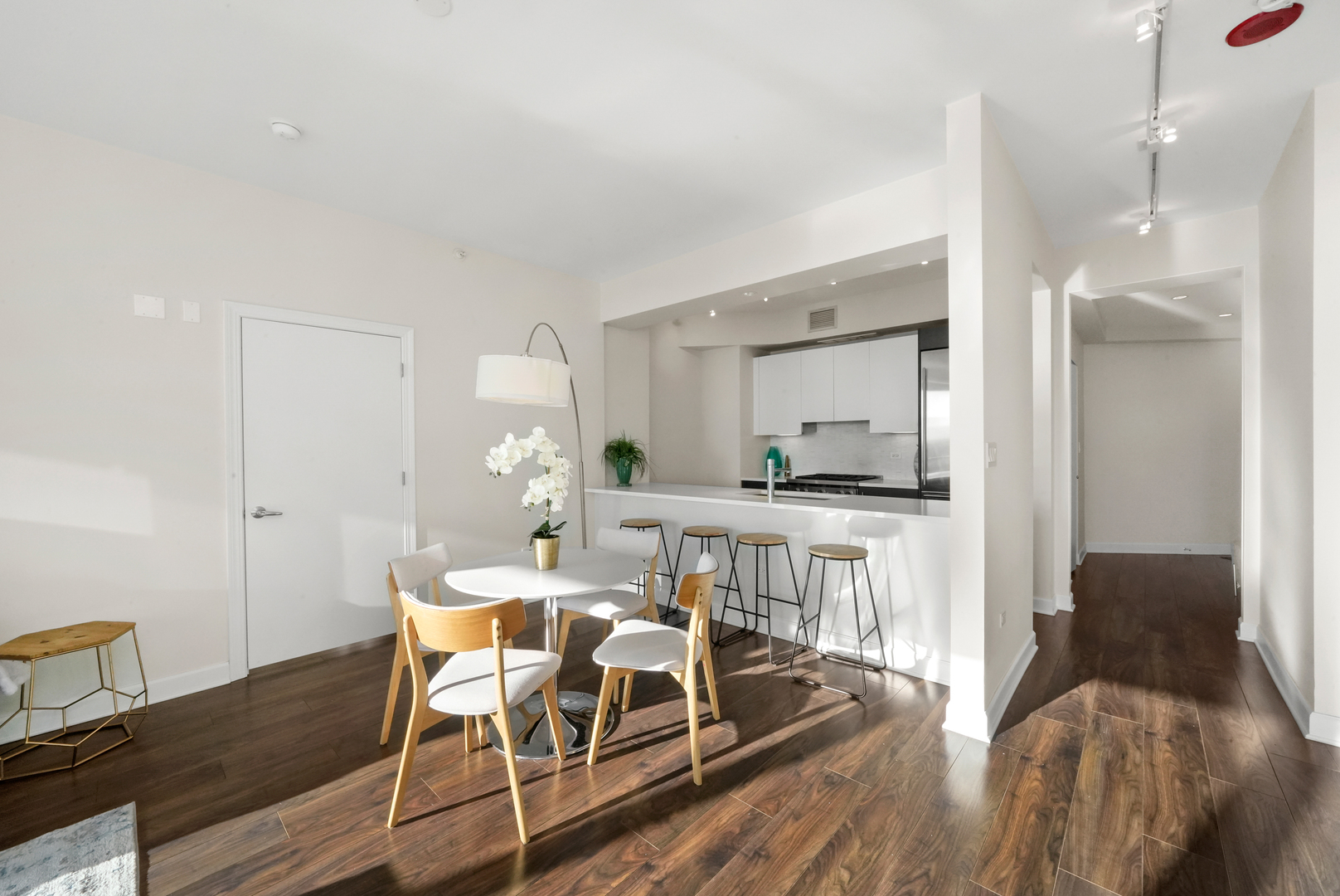 1201 S Prairie Avenue Unit: 604