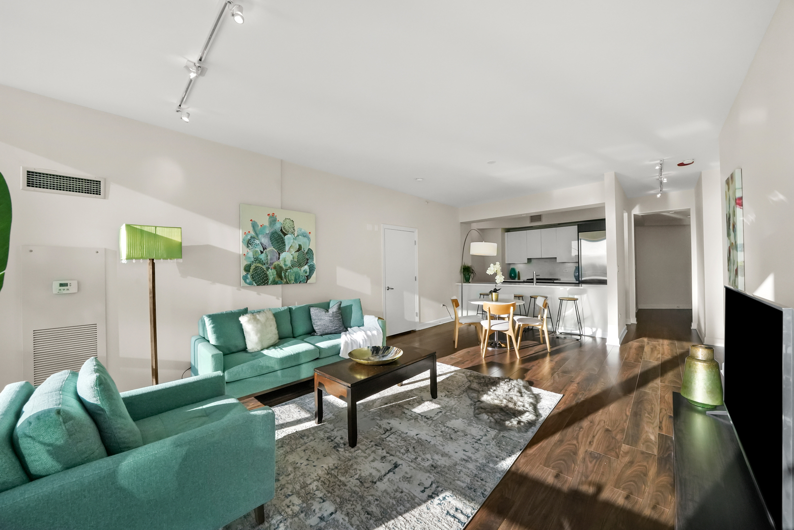 1201 S Prairie Avenue Unit: 604