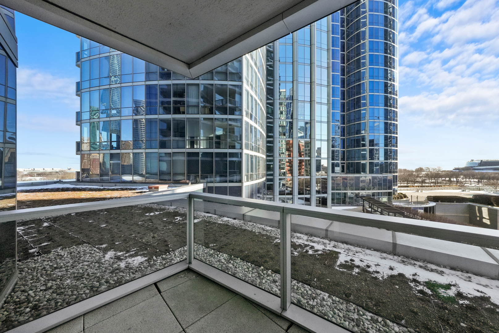 1201 S Prairie Avenue Unit: 604