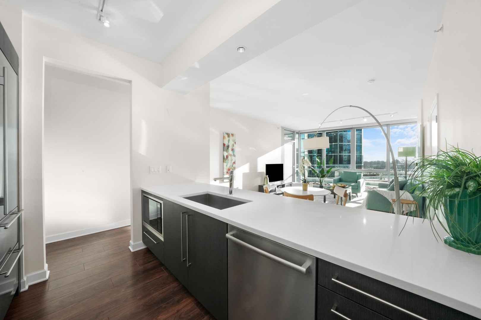 1201 S Prairie Avenue Unit: 604