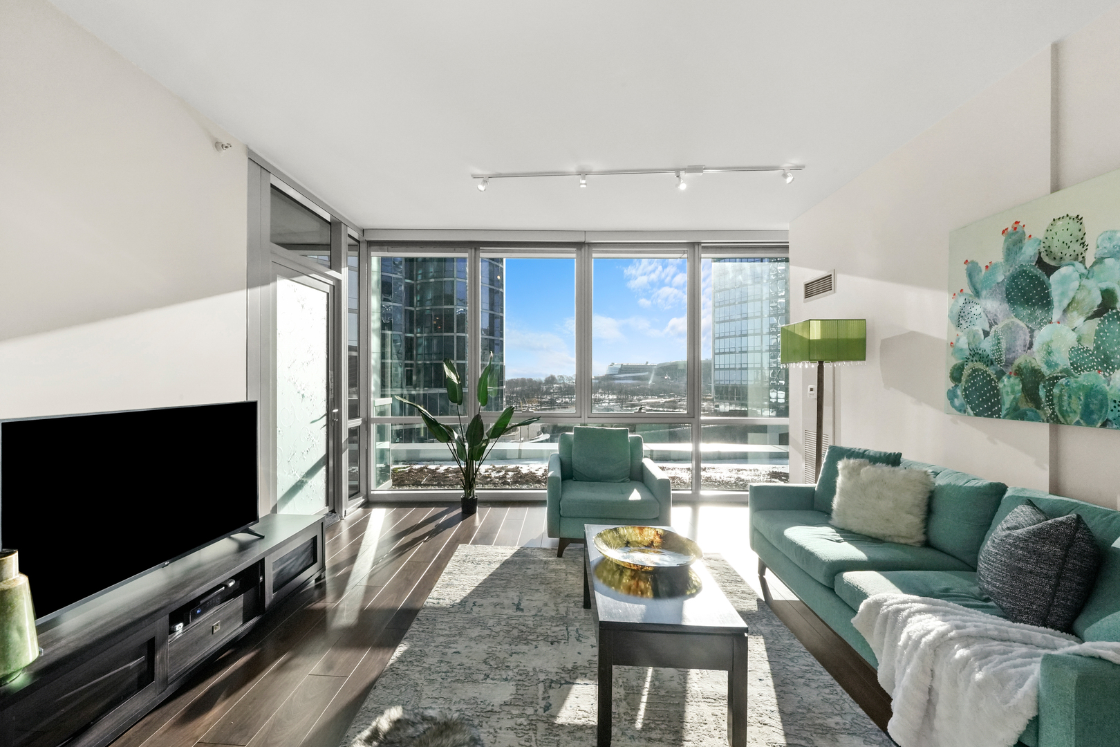 1201 S Prairie Avenue Unit: 604