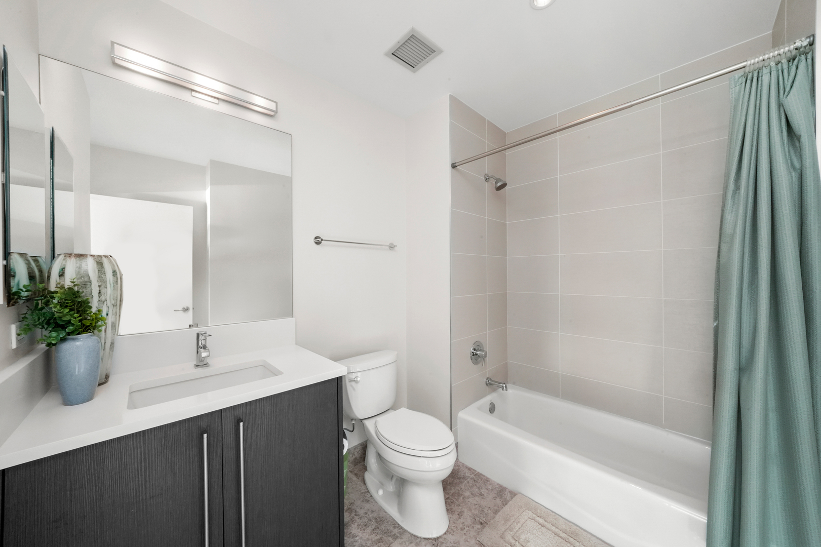 1201 S Prairie Avenue Unit: 604