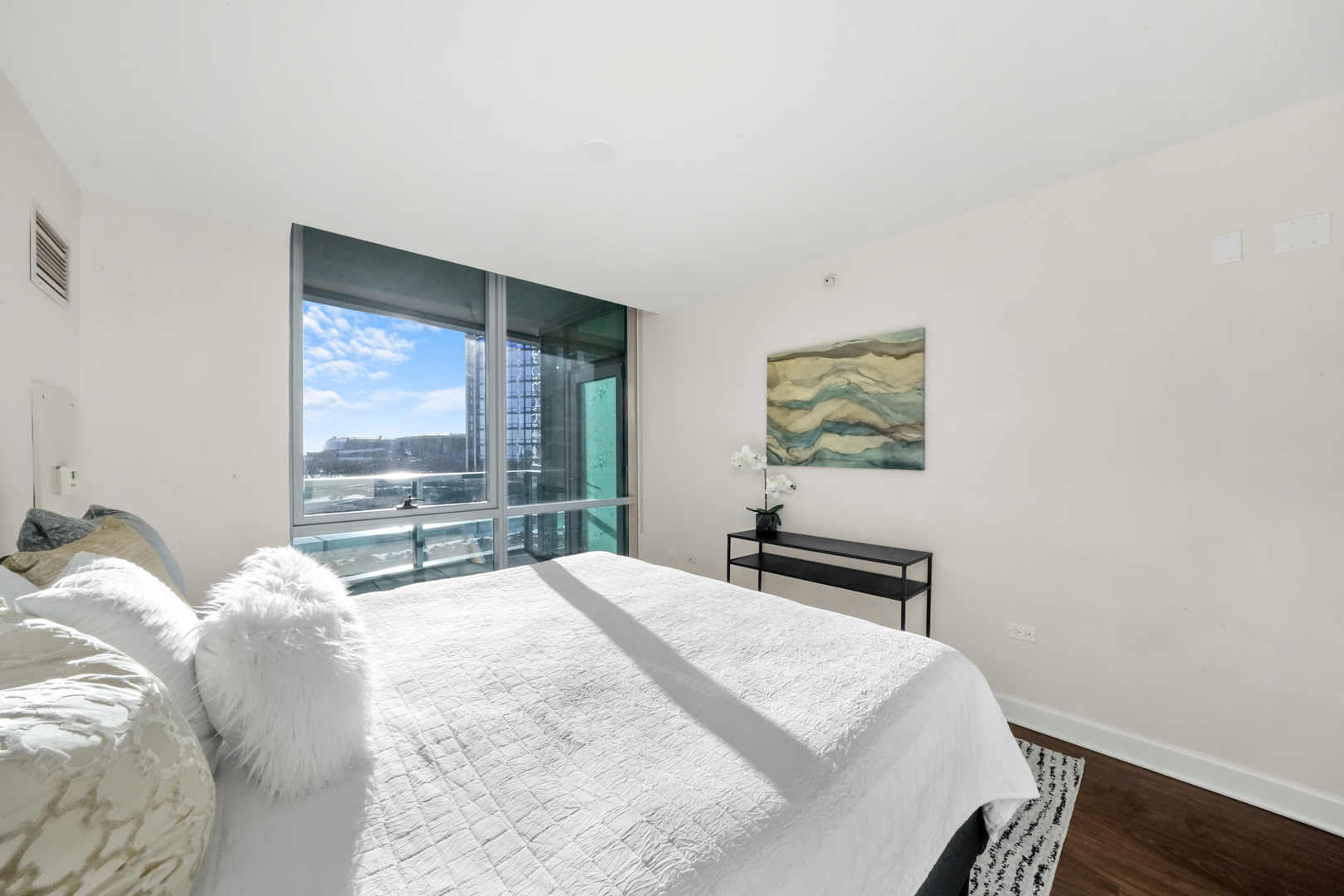 1201 S Prairie Avenue Unit: 604