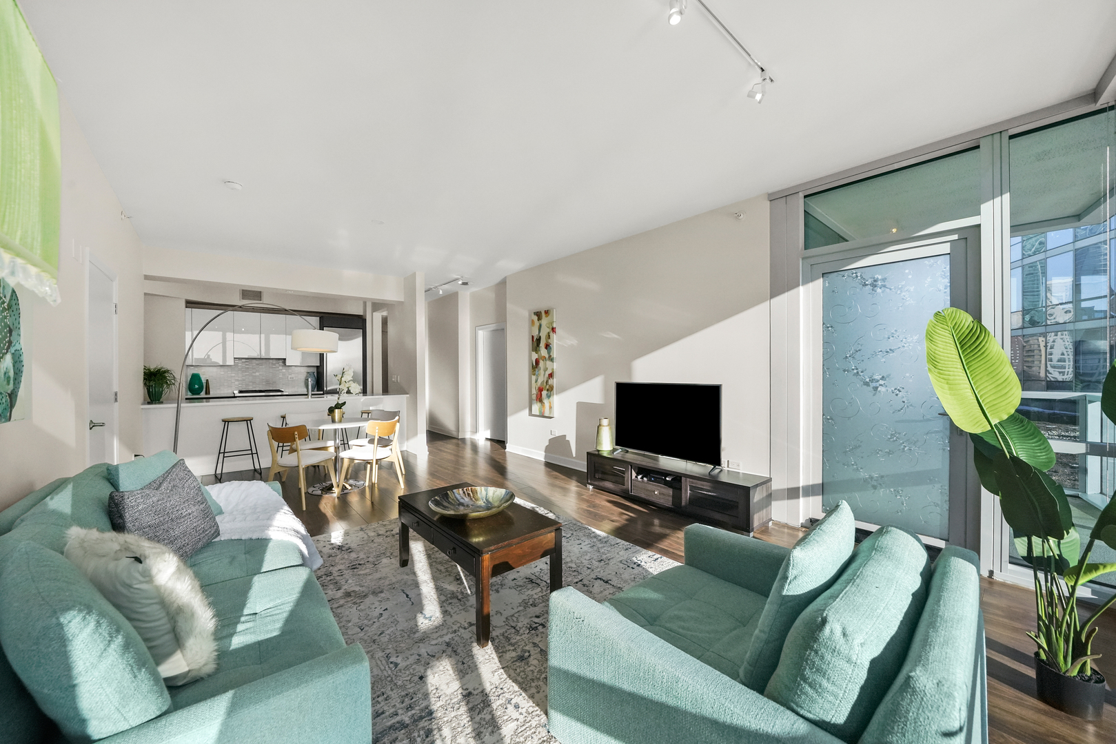 1201 S Prairie Avenue Unit: 604