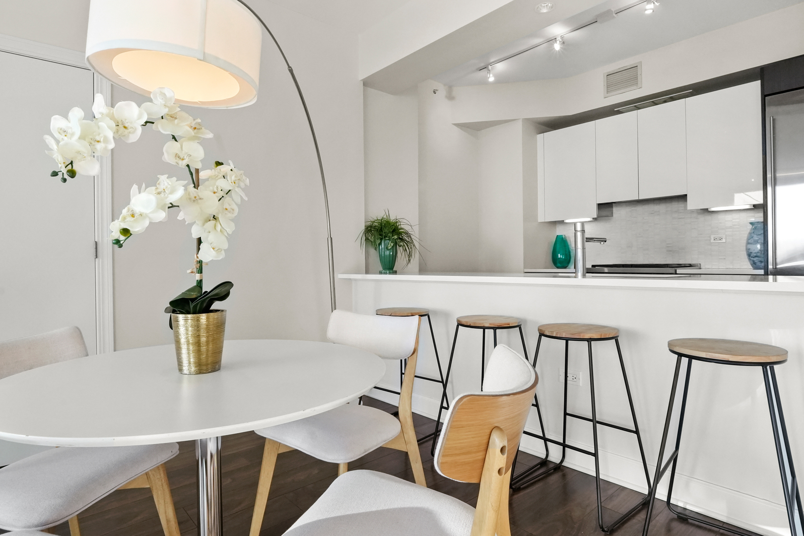 1201 S Prairie Avenue Unit: 604