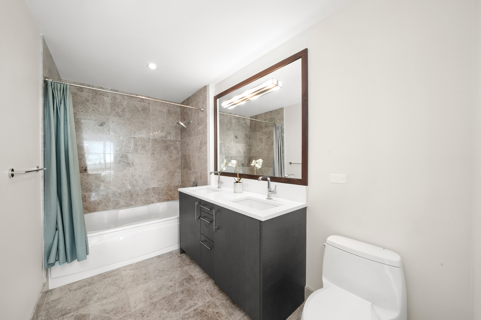 1201 S Prairie Avenue Unit: 604