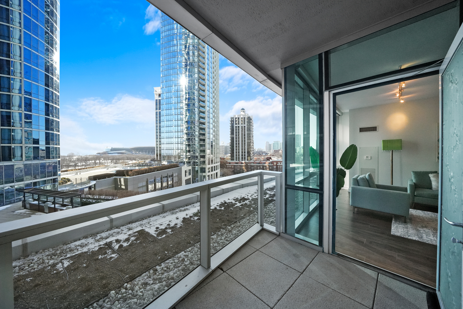1201 S Prairie Avenue Unit: 604