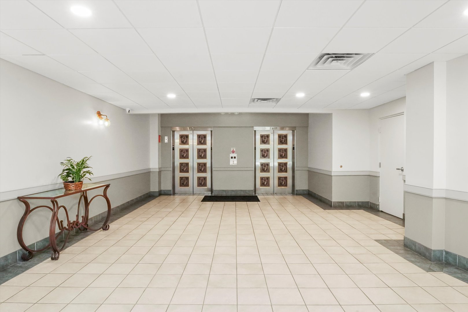 811 S LYTLE Street Unit: 216
