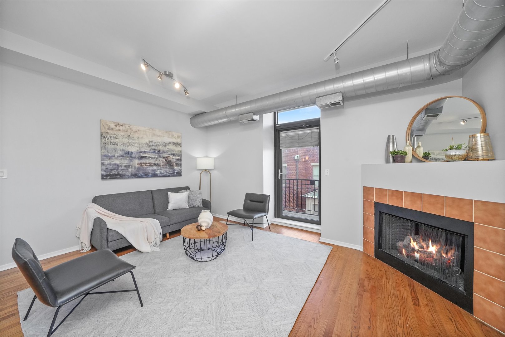 811 S LYTLE Street Unit: 216