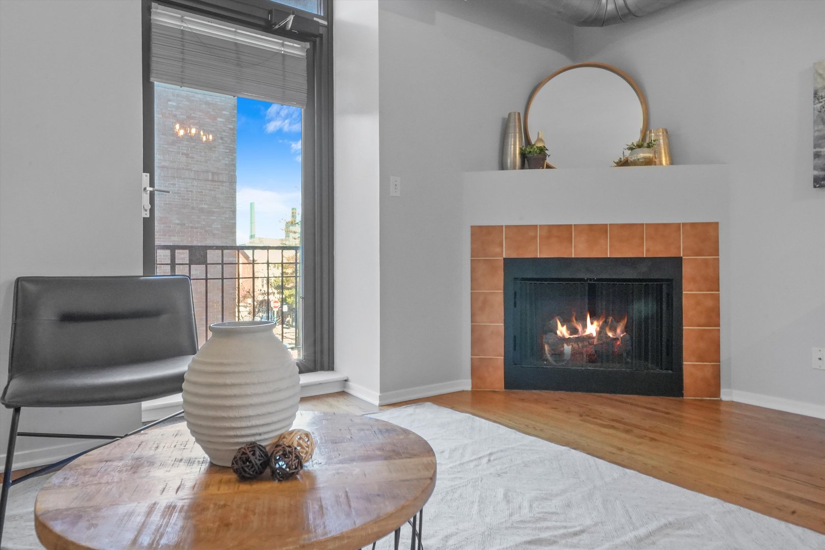 811 S LYTLE Street Unit: 216