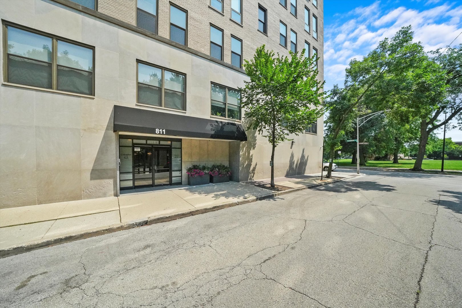 811 S LYTLE Street Unit: 216