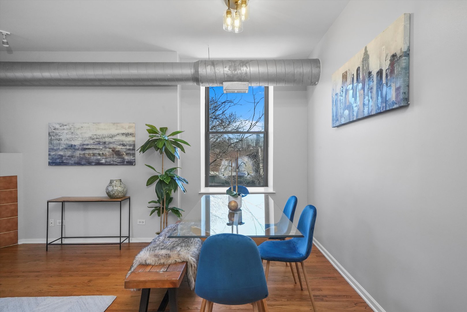 811 S LYTLE Street Unit: 216