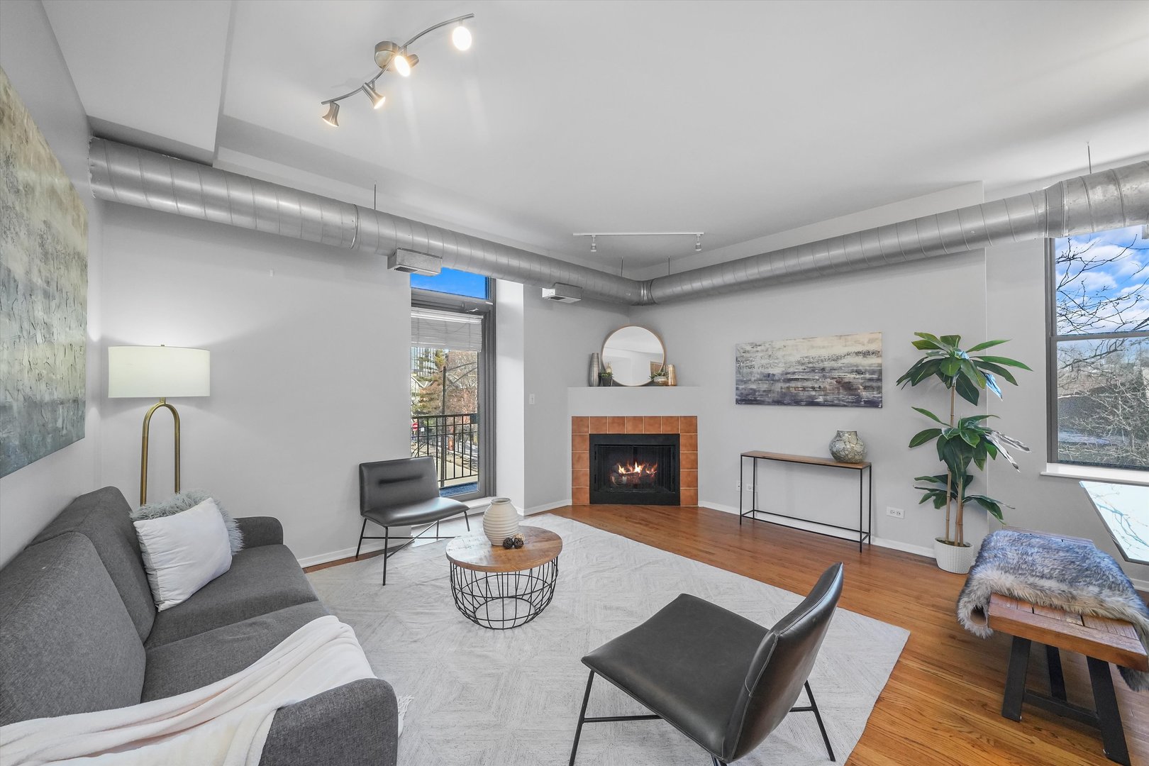 811 S LYTLE Street Unit: 216