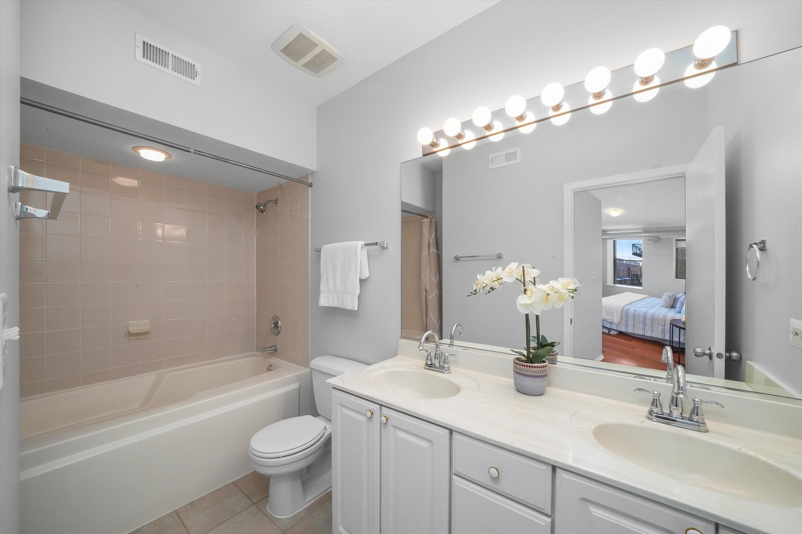811 S LYTLE Street Unit: 216