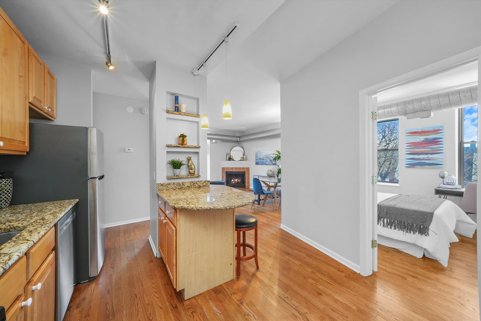 811 S LYTLE Street Unit: 216