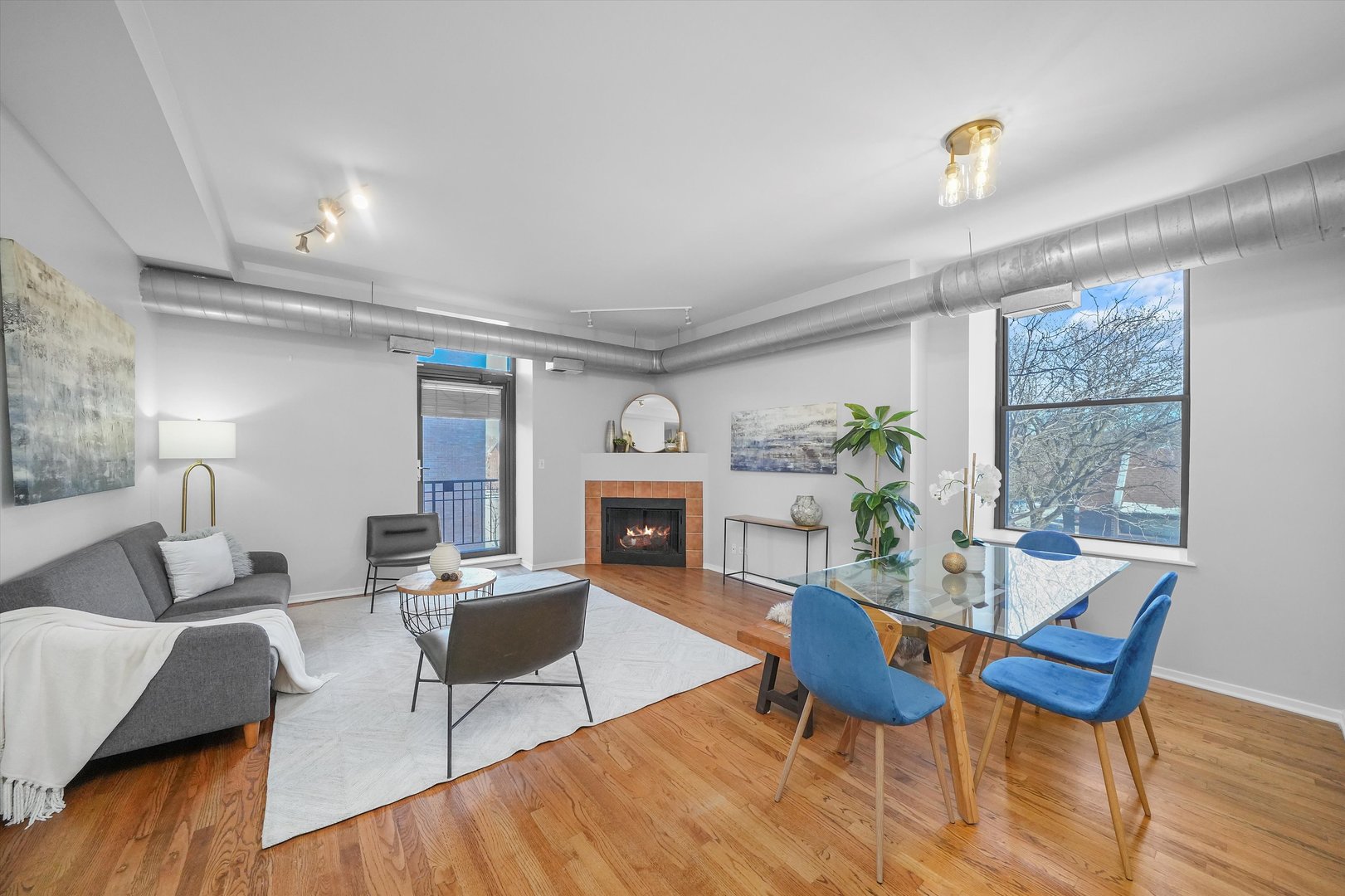 811 S LYTLE Street Unit: 216