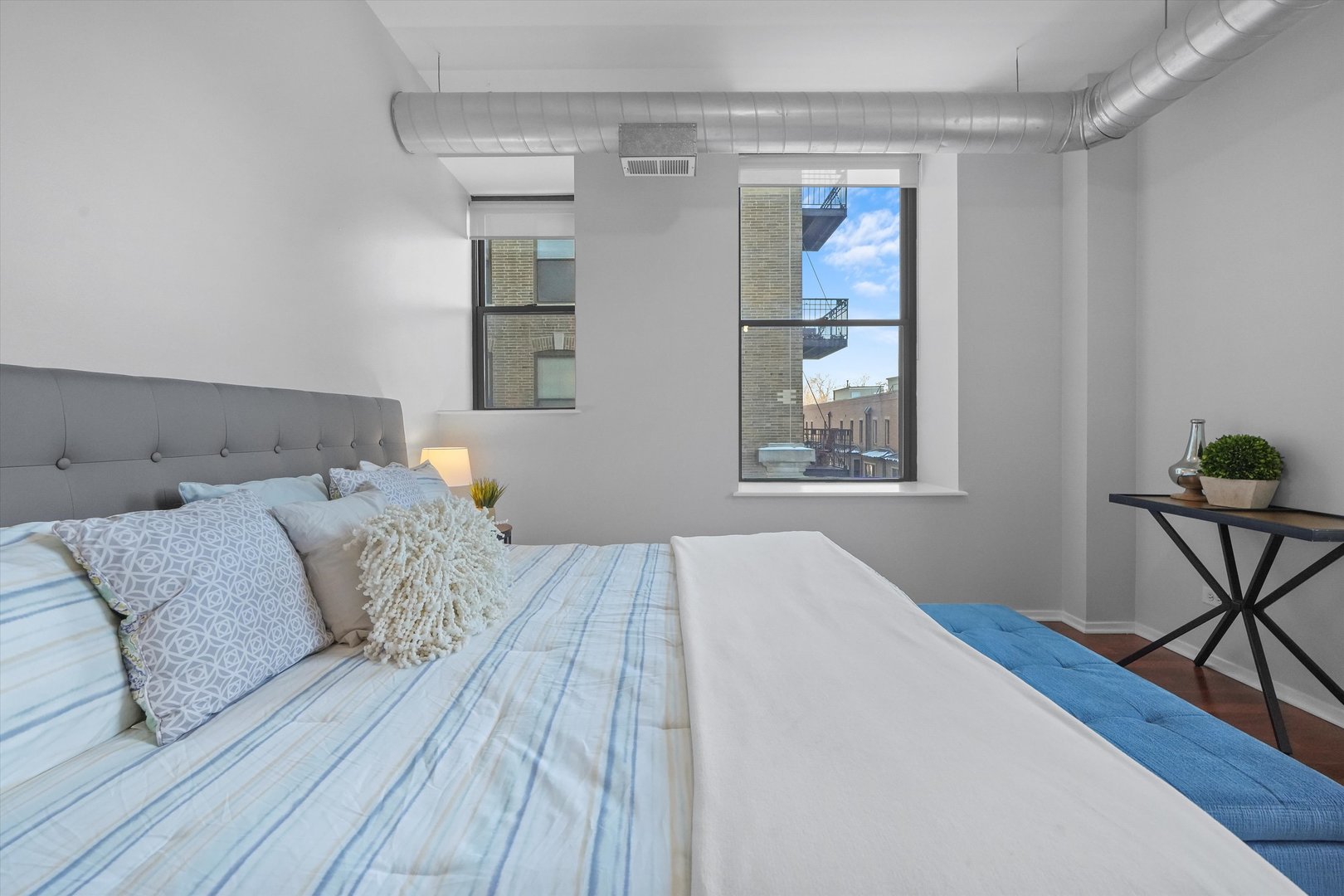 811 S LYTLE Street Unit: 216