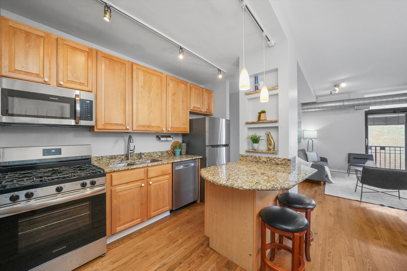 811 S LYTLE Street Unit: 216