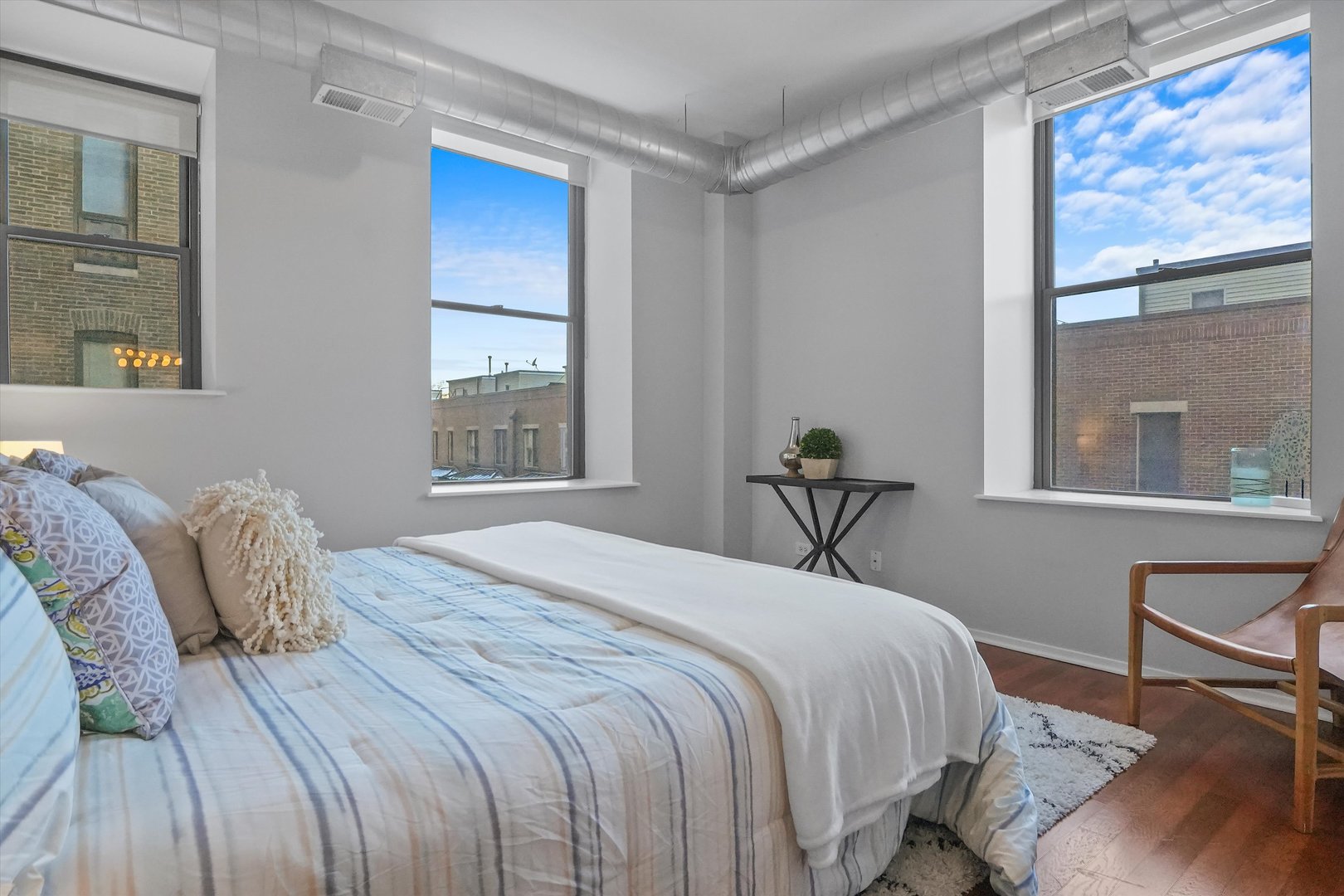 811 S LYTLE Street Unit: 216