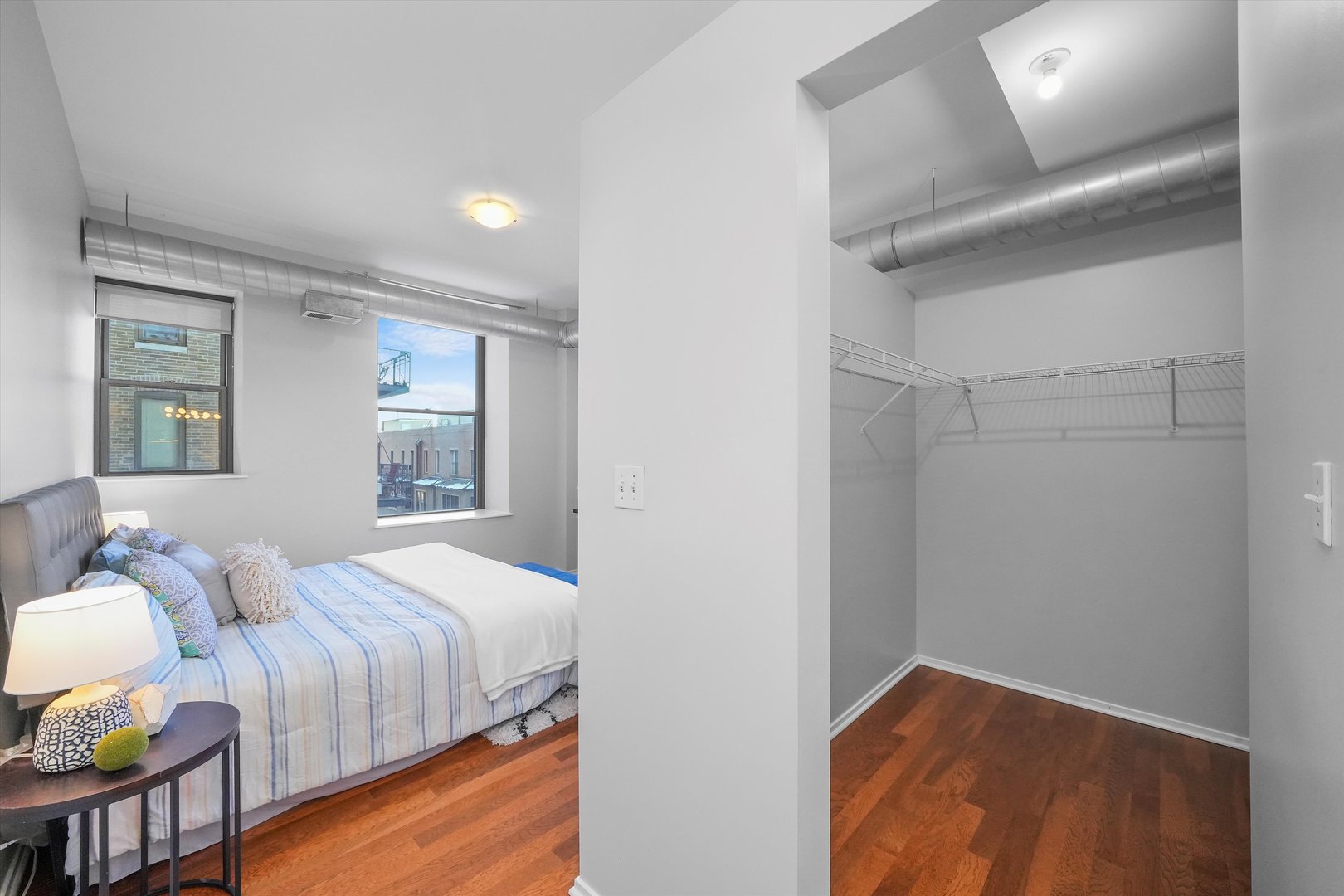 811 S LYTLE Street Unit: 216