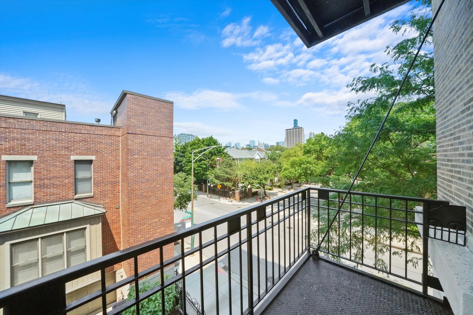 811 S LYTLE Street Unit: 216