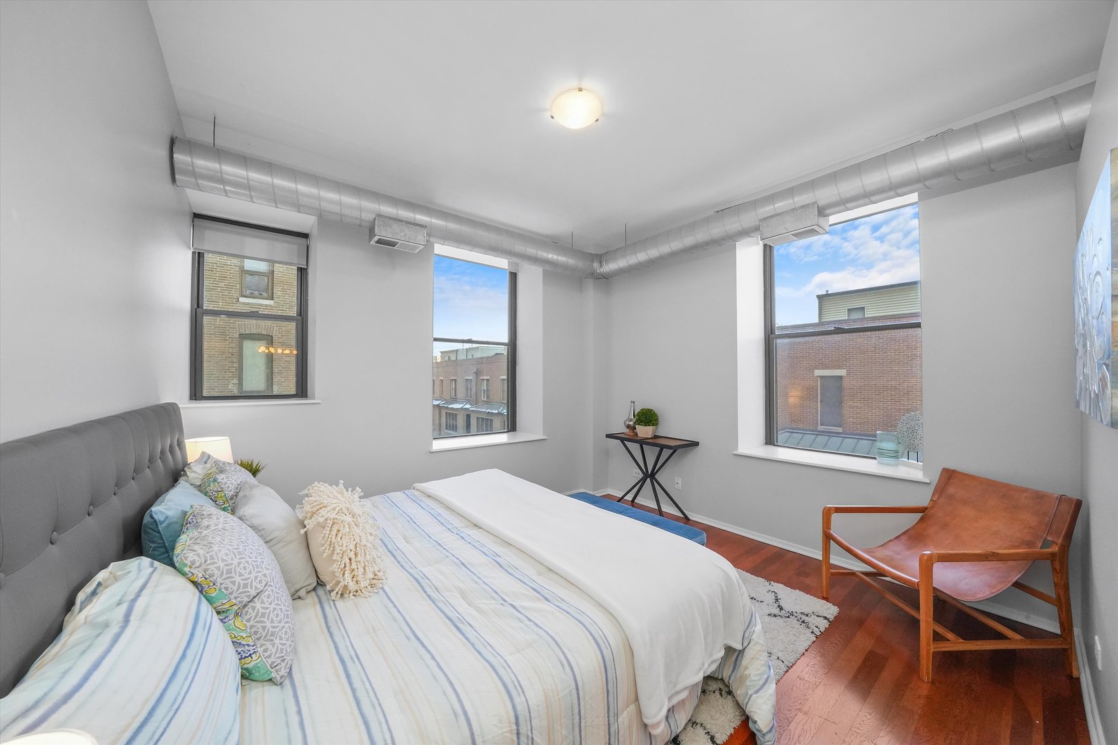 811 S LYTLE Street Unit: 216