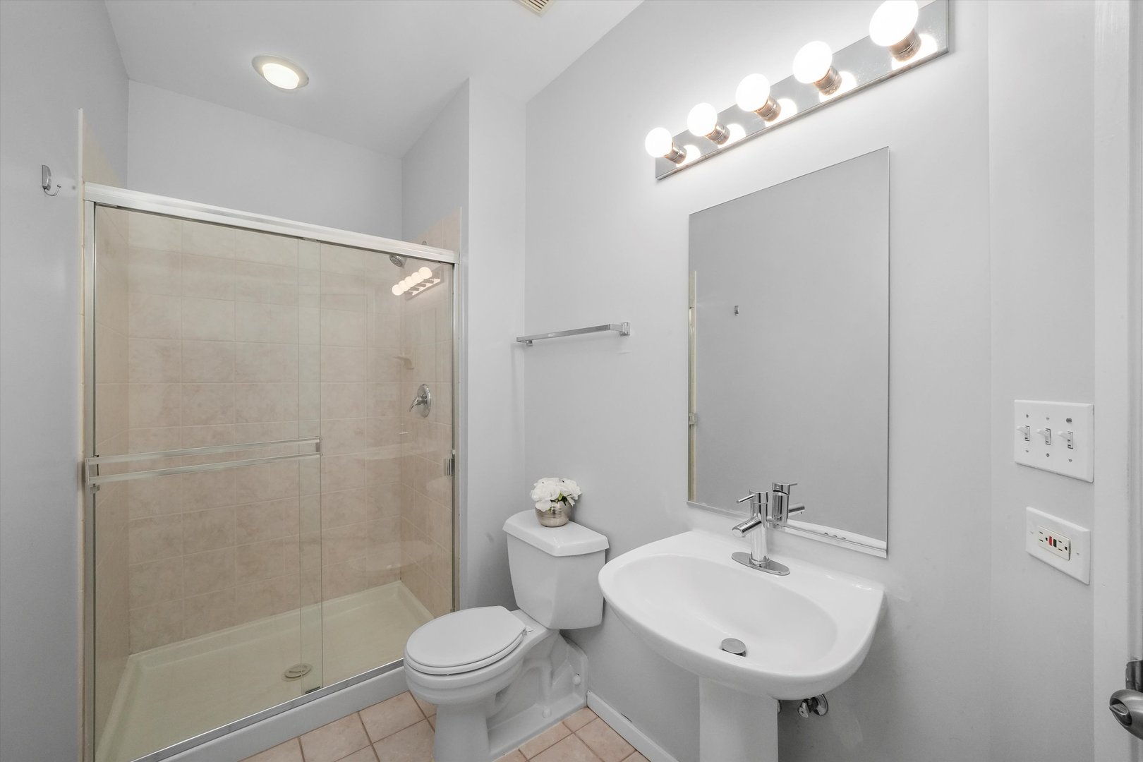 811 S LYTLE Street Unit: 216