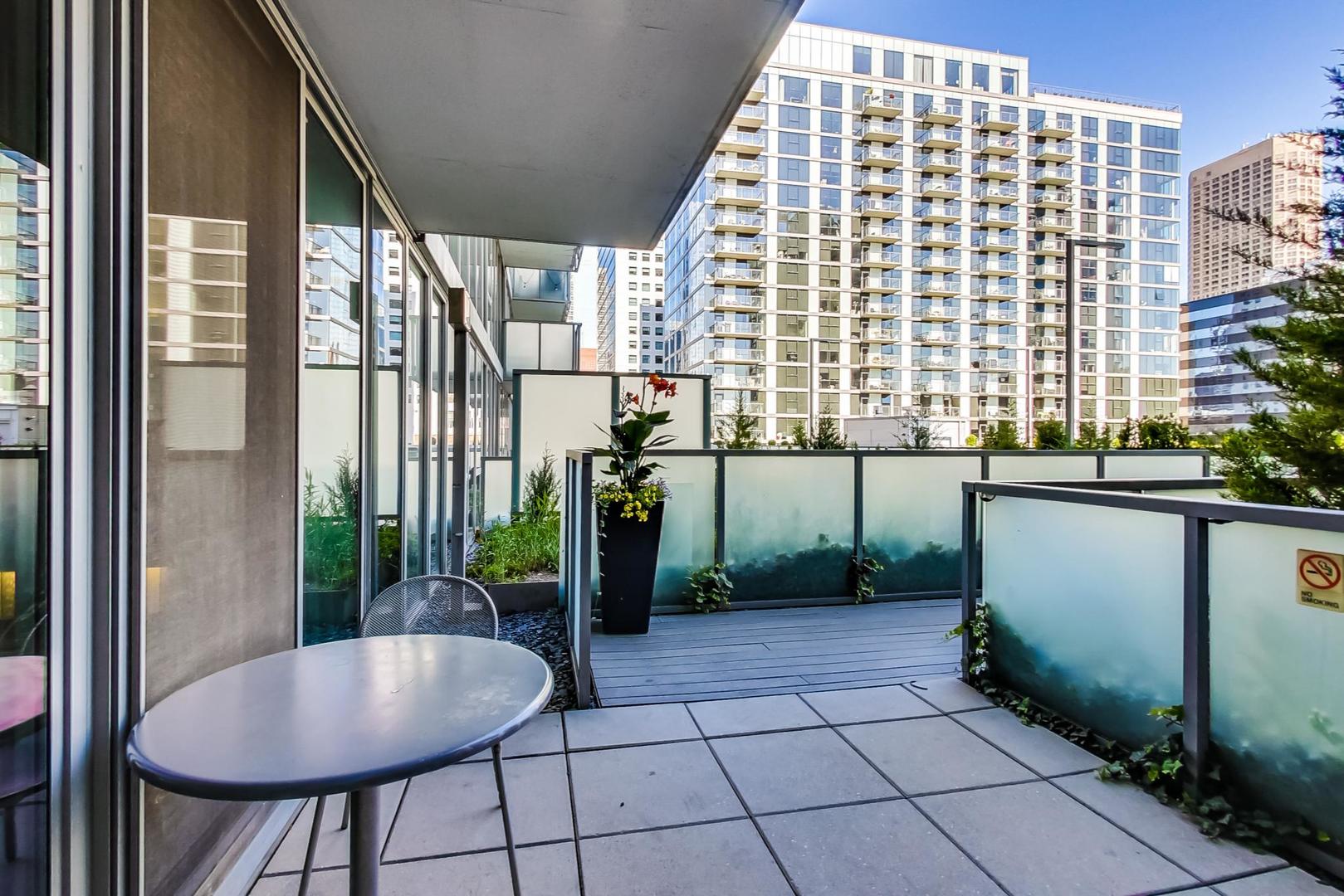 659 W RANDOLPH Street Unit: 1005
