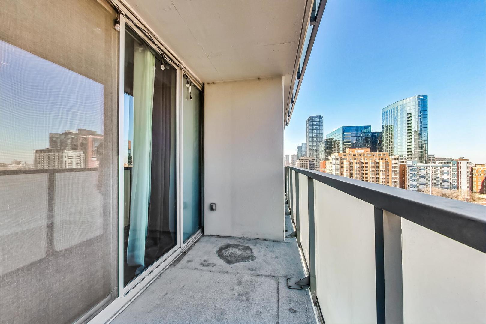 659 W RANDOLPH Street Unit: 1005