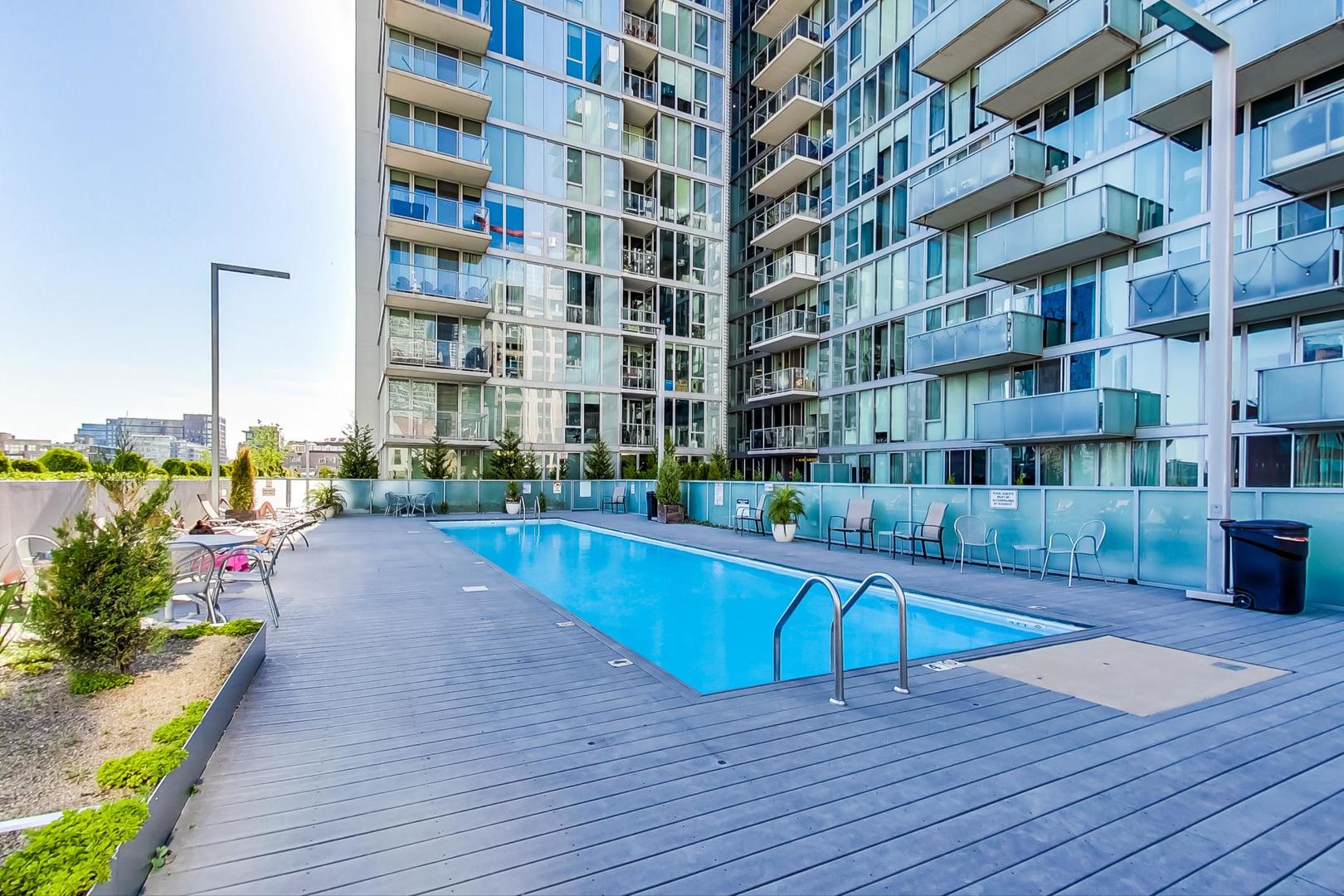 659 W RANDOLPH Street Unit: 1005