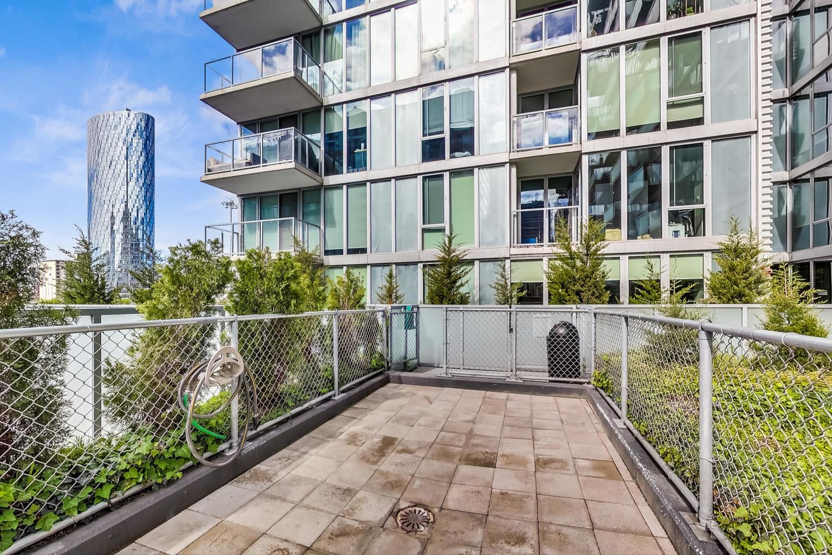 659 W RANDOLPH Street Unit: 1005