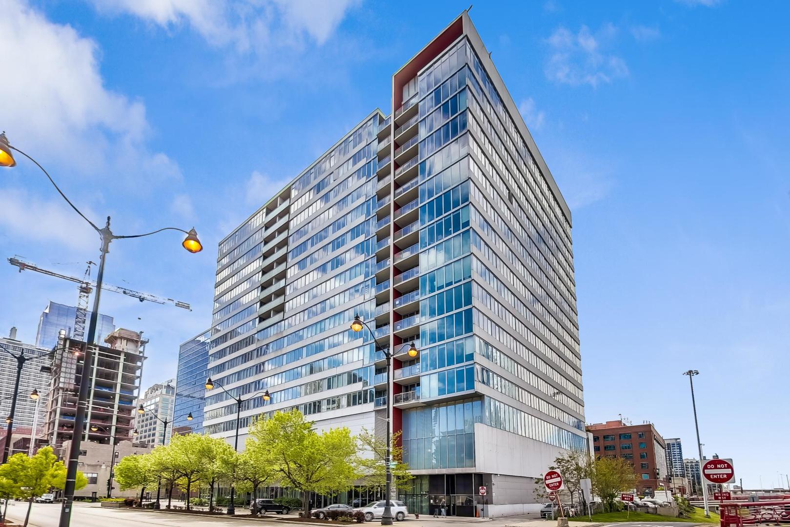 659 W RANDOLPH Street Unit: 1005