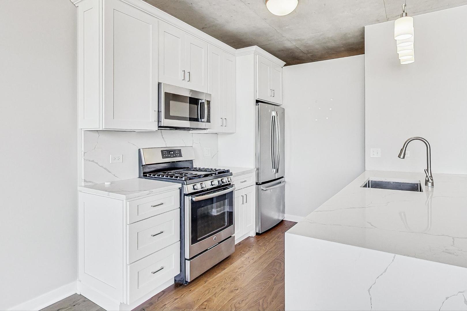 659 W RANDOLPH Street Unit: 1005