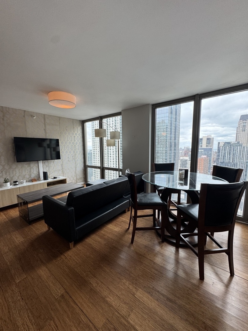2 E ERIE Street Unit: 3710